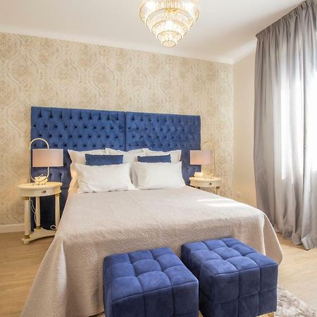 Crys: Apartments, Holiday, Business, Blu Verona Exteriör bild