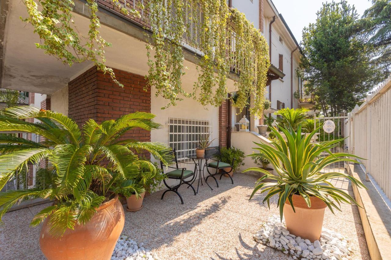 Crys: Apartments, Holiday, Business, Blu Verona Exteriör bild